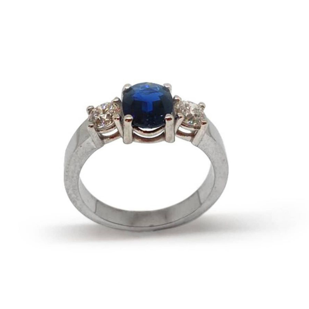ANELL OR BLANC AMB SÀFIR I DIAMANTS 