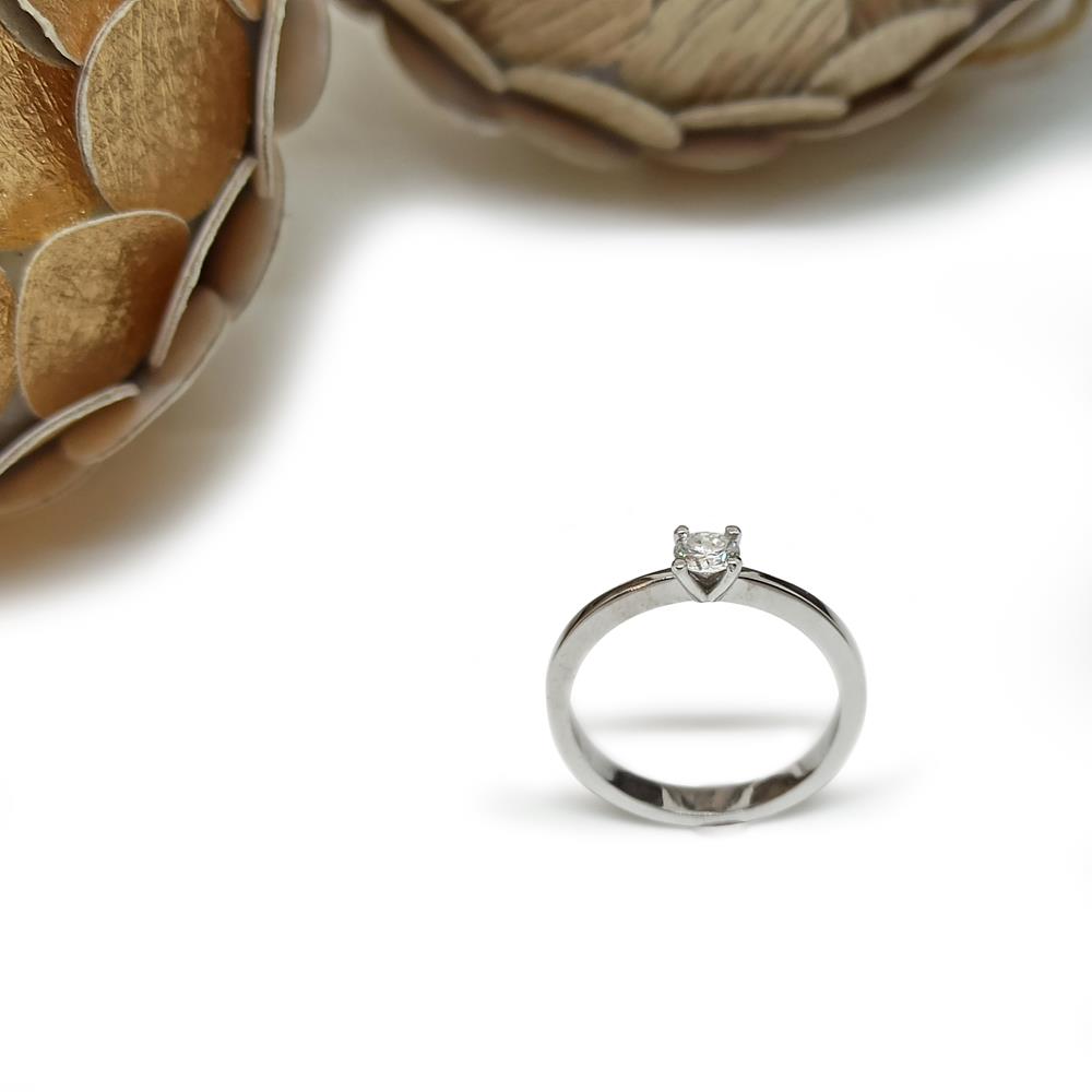 Solitario de oro blanco 18 cts Diamante talla brillante de 0.25 cts