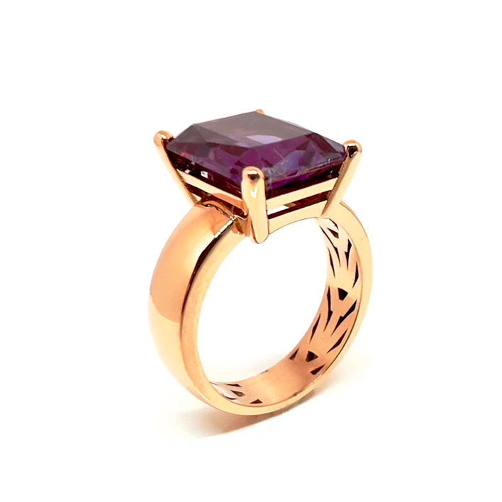 Anillo oro amarillo con amatista