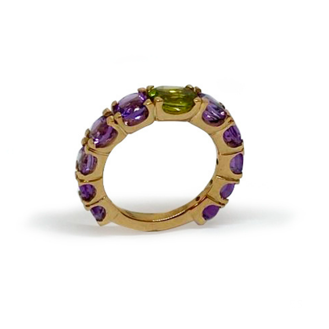 ANELL OR GROC AMB PERIDOT CENTRAL I AMATISTES